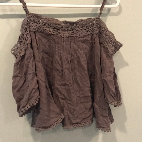 Lace trim neckline cold shoulder top - Picture 1 of 2